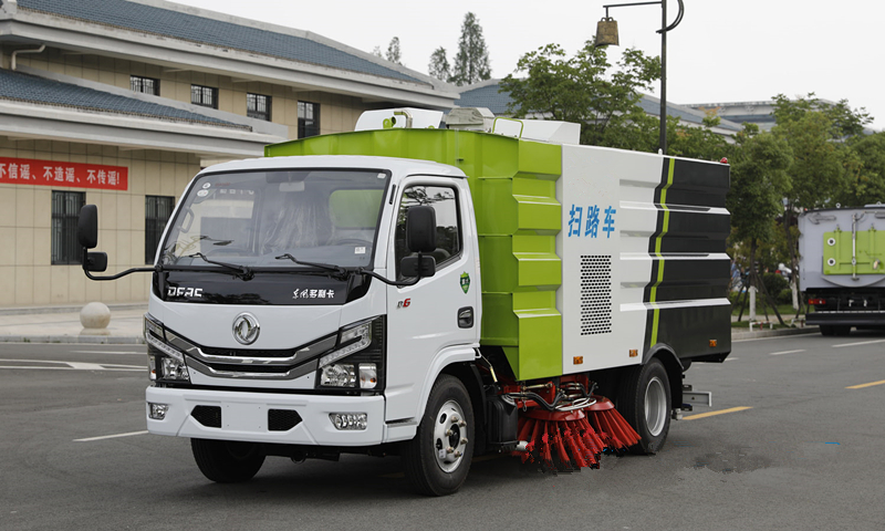 小型掃路 | 多利卡5.5方掃路車