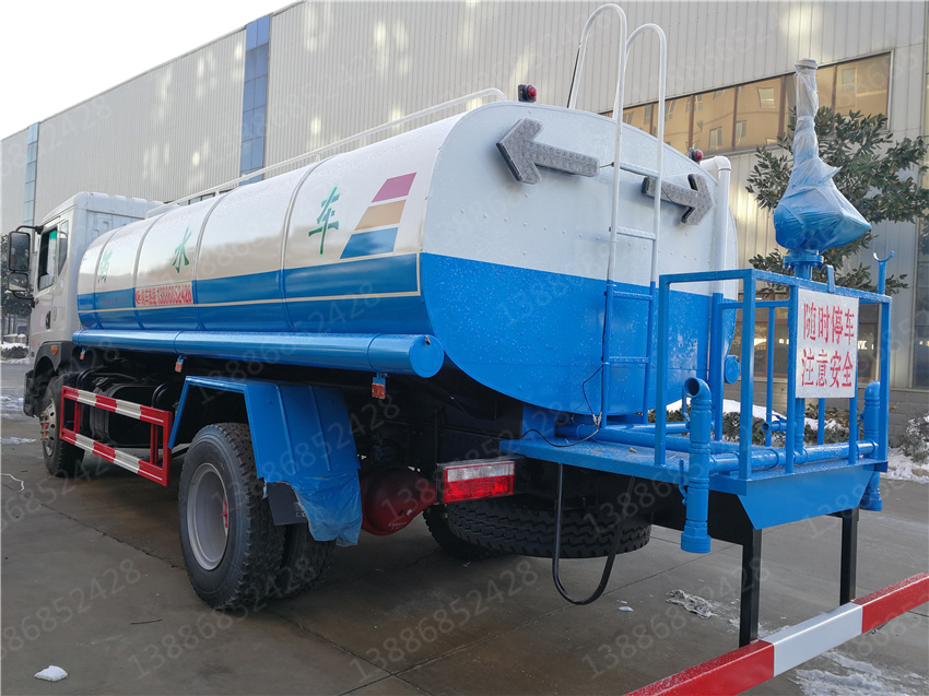 湖北盈通汽車東風(fēng)福瑞卡12方灑